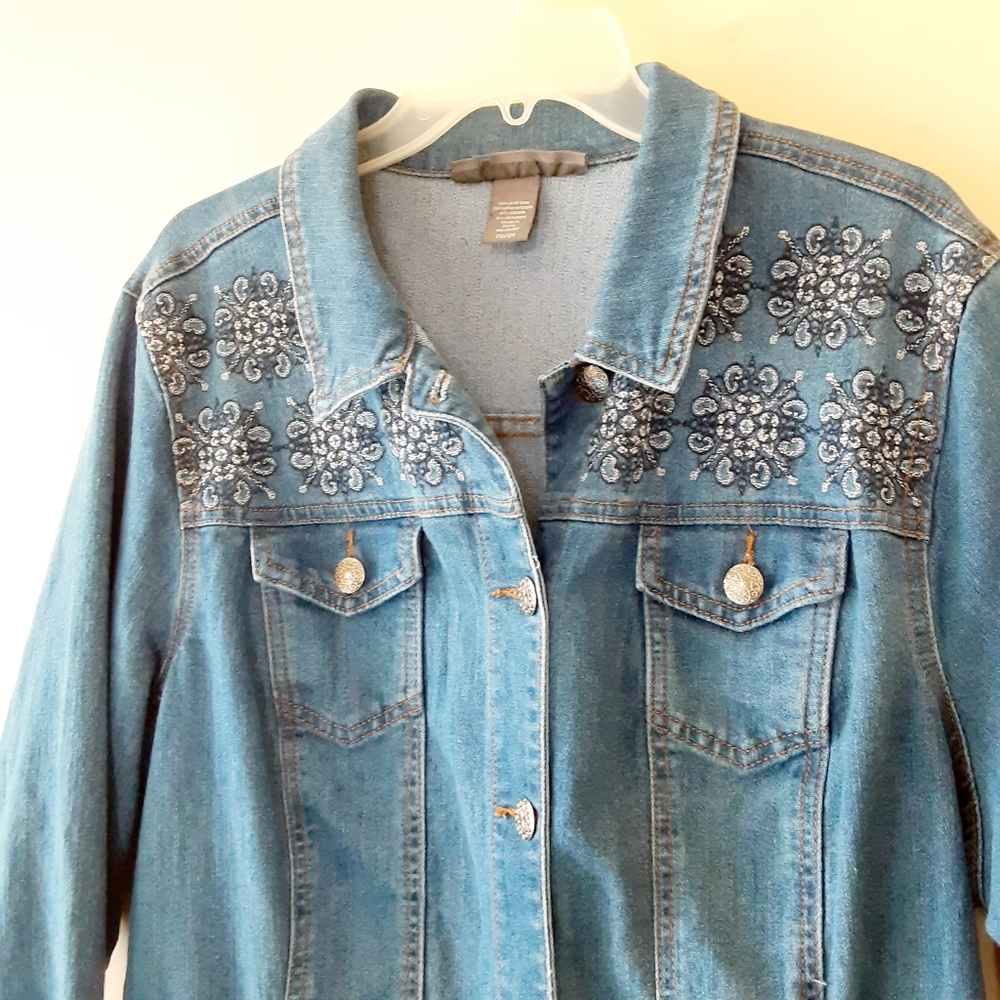 Embroidered Denim Jacket

Sz 22 24 - Picture 5 of 9